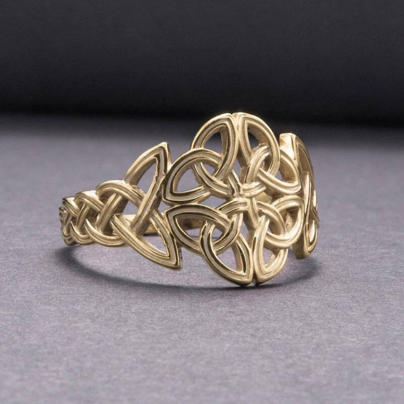 Celtic gold jewelry top